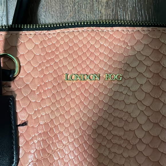 London Fog pink and black reptile embossed handbag - Picture 3 of 17